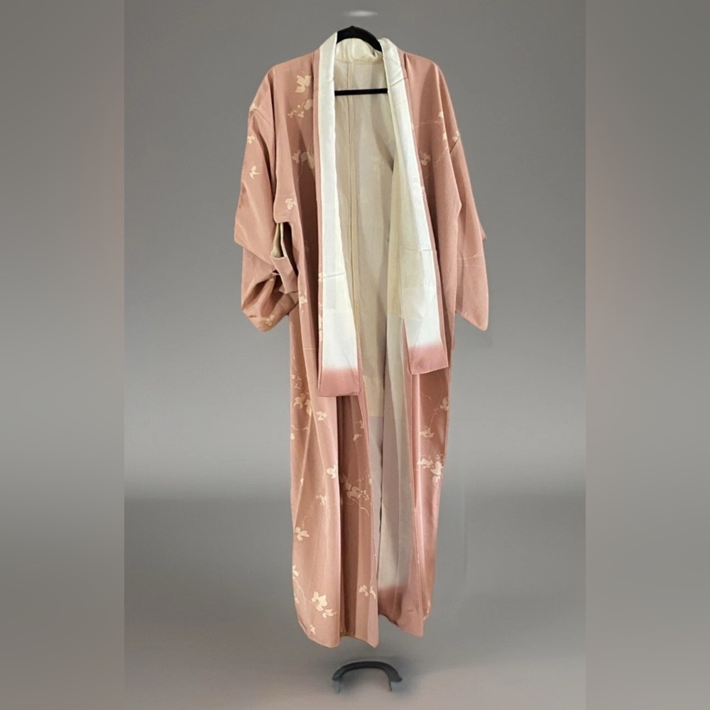 Antique vintage SILK JAPANESE KIMONO
HAORI SILK FLORAL Excellent Condition. - Picture 3 of 12